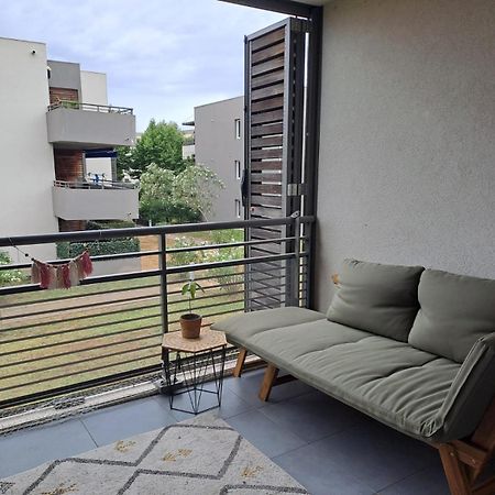 Appartement T2 Avec Terrasse, 5 Min De La Plage Frejus Ngoại thất bức ảnh