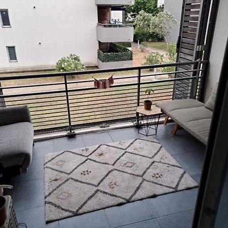 Appartement T2 Avec Terrasse, 5 Min De La Plage Frejus Ngoại thất bức ảnh