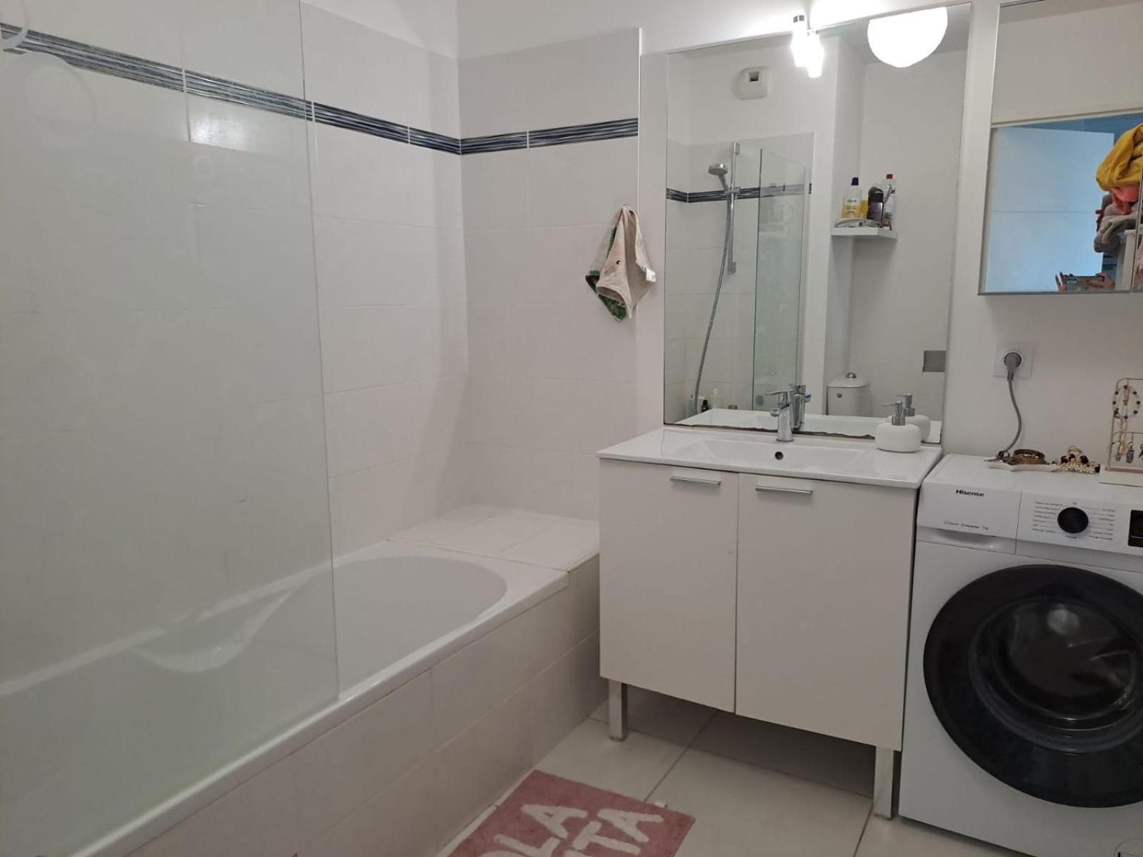 Appartement T2 Avec Terrasse, 5 Min De La Plage Frejus Ngoại thất bức ảnh