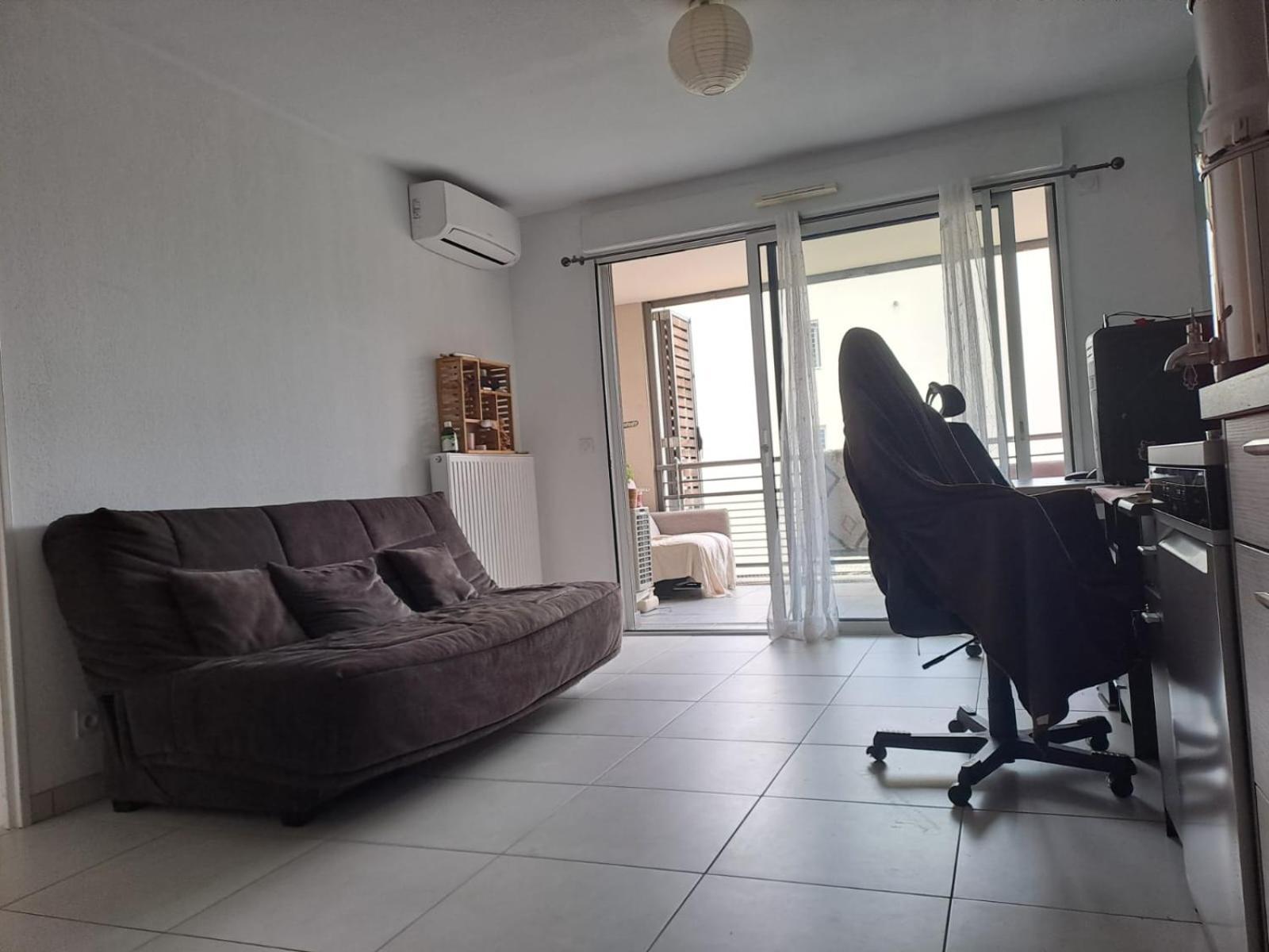 Appartement T2 Avec Terrasse, 5 Min De La Plage Frejus Ngoại thất bức ảnh